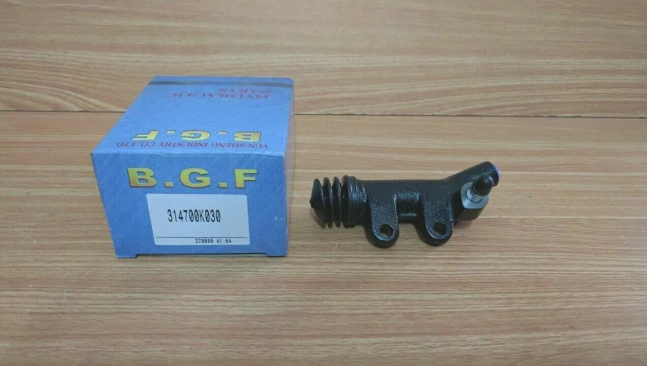 Clutch Slave Cylinder fits Toyota Hilux Fortuner 4Runner Truck KUN51 KUN60 KUN61 31470-0K030 View Rear