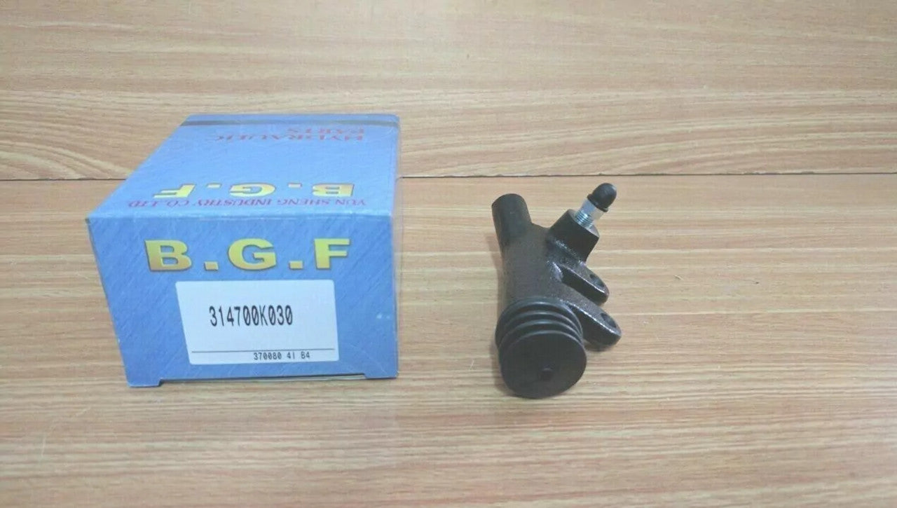 Clutch Slave Cylinder fits Toyota Hilux Fortuner 4Runner Truck KUN51 KUN60 KUN61 31470-0K030 View Right
