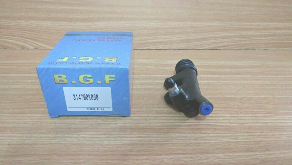 Clutch Slave Cylinder fits Toyota Hilux Fortuner 4Runner Truck KUN51 KUN60 KUN61 31470-0K030 View Left