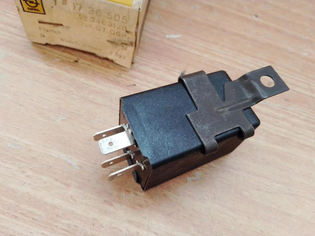 Relay fits Opel Rekord 3463128 4DM00339004 Genuine View Rear