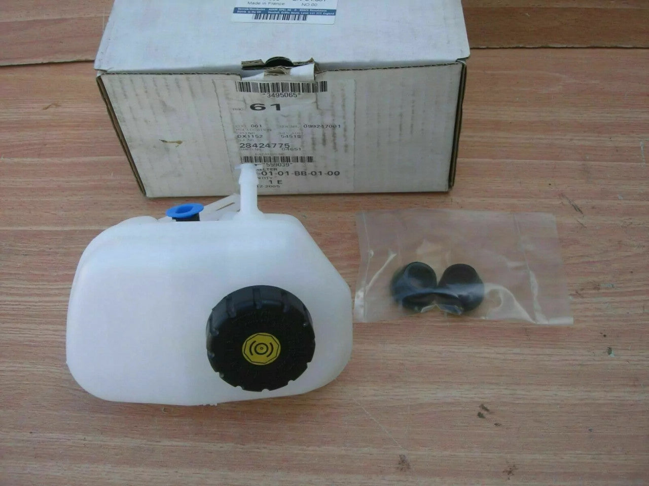 Brake Master Cylinder Tank RHD fits Opel Vauxhall Corsa C 3495065 Genuine View Right