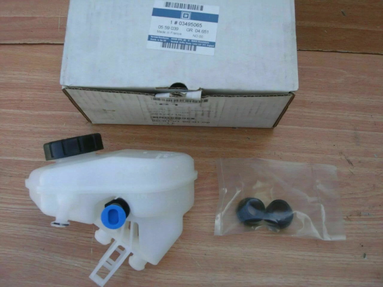Brake Master Cylinder Tank RHD fits Opel Vauxhall Corsa C 3495065 Genuine View Upper