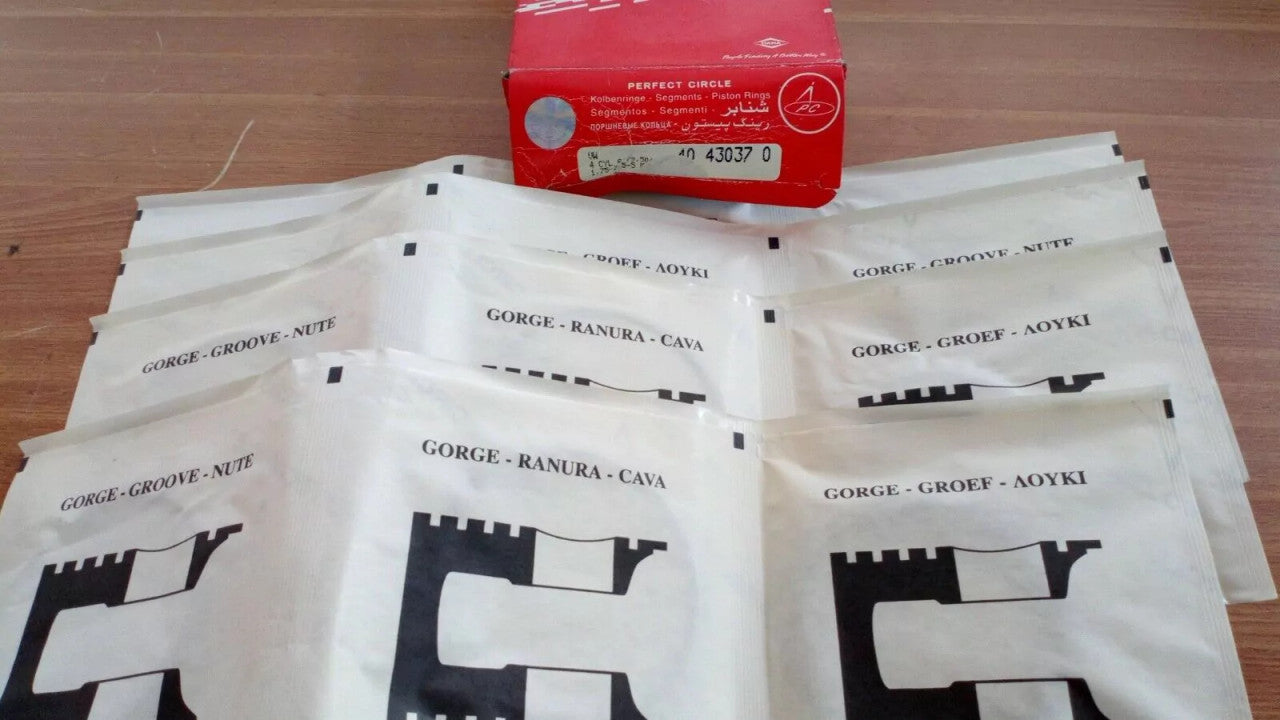 Piston Rings Set fits VW Golf 1 GTi Passat Scirocco 1588cc 79.50mm Bore STD 40430370 View Front