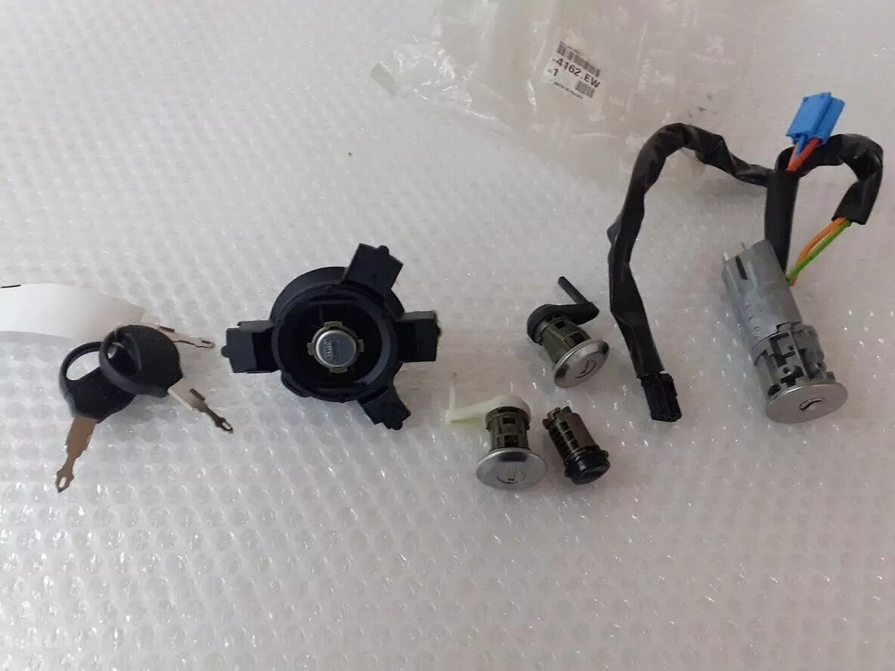 Lock Kit fits Peugeot 206 4162EW Genuine View Rear