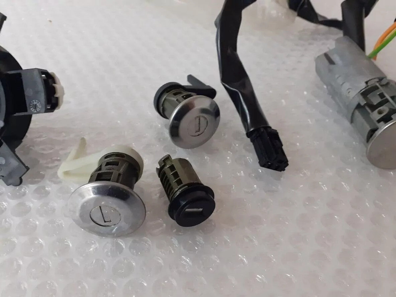 Lock Kit fits Peugeot 206 4162EW Genuine View Left