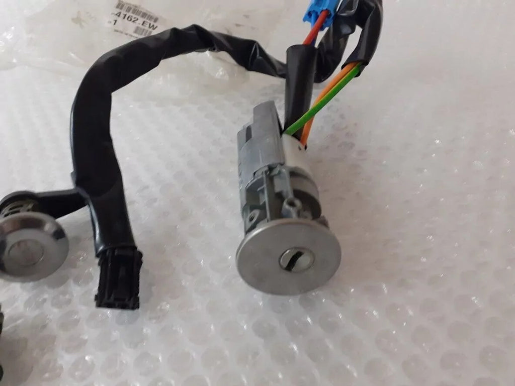Lock Kit fits Peugeot 206 4162EW Genuine View Upper