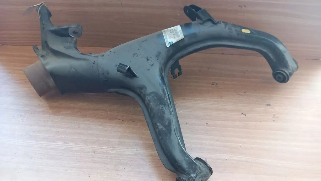 Suspension Arm Rear Left fits Opel Vauxhall Omega B 90576515 Genuine View Front