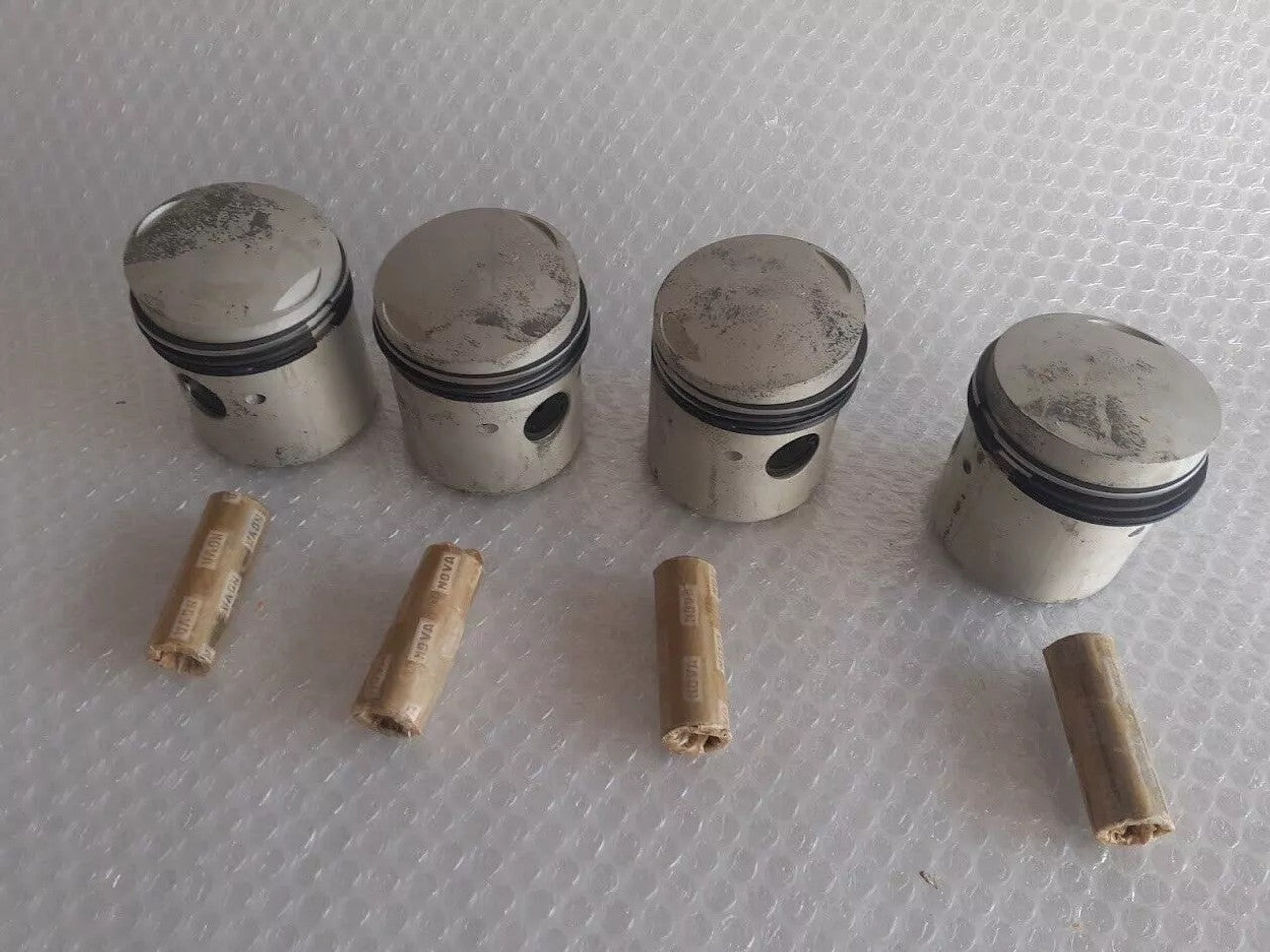 4x Pistons Kit fits Lancia Fulvia Berlina 2C 72mm Bore STD 426007O1 View Front