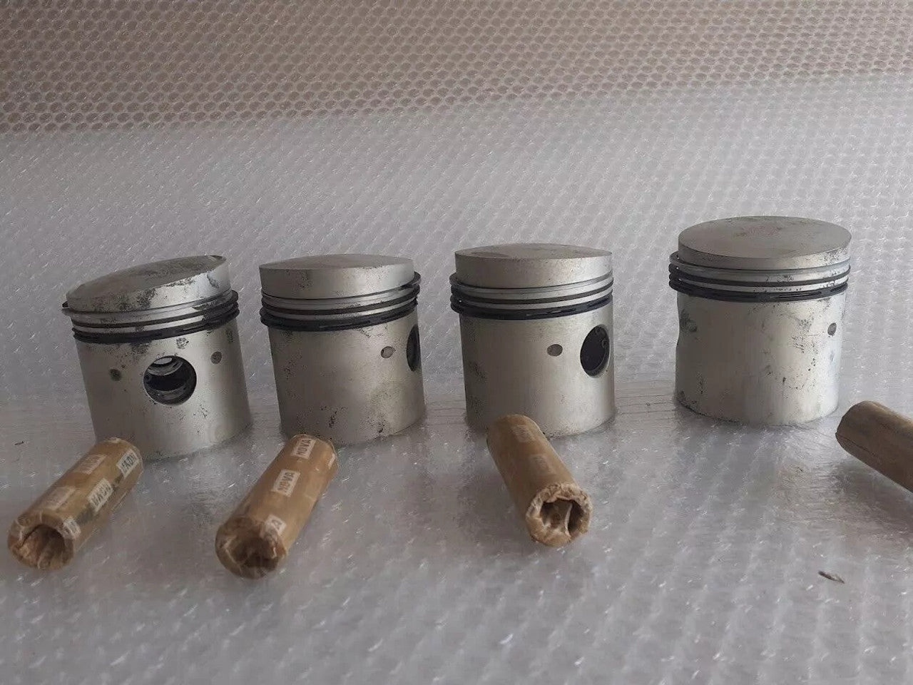 4x Pistons Kit fits Lancia Fulvia Berlina 2C 72mm Bore STD 426007O1 View Left