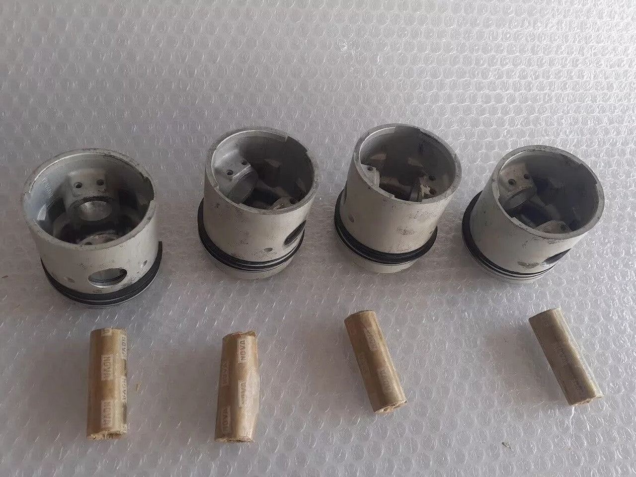 4x Pistons Kit fits Lancia Fulvia Berlina 2C 72mm Bore STD 426007O1 View Upper