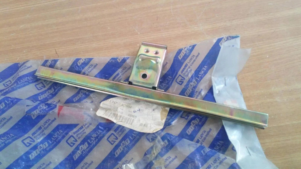 Front Window Support Guide Lower fits Fiat 126 4275654 Genuine View Front