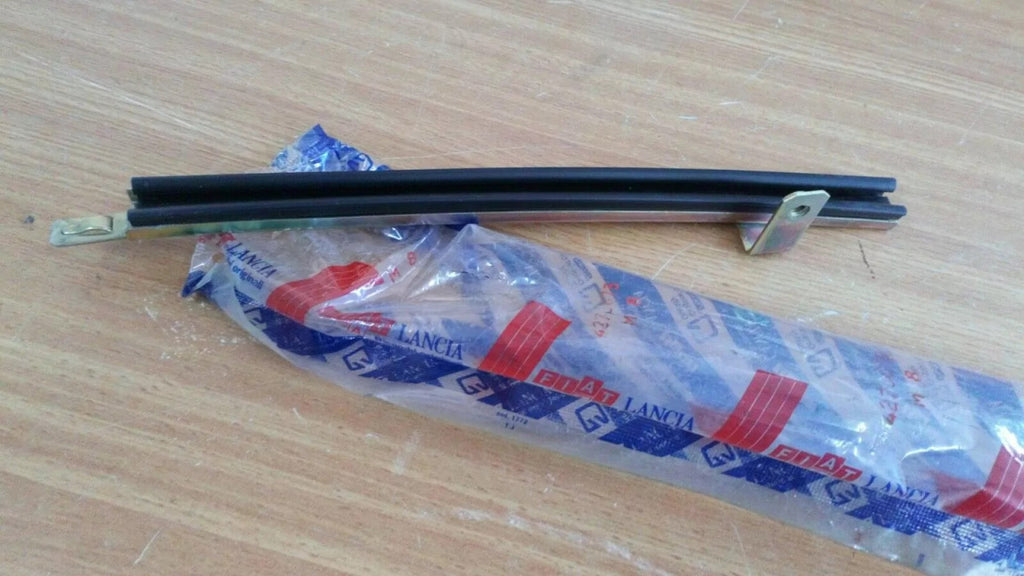 Window Guide Front Right fits Fiat 126 4275675 Genuine View Front