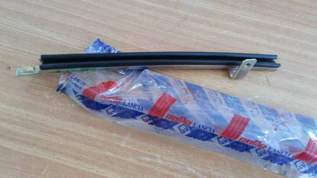 Window Guide Front Right fits Fiat 126 4275675 Genuine View Front