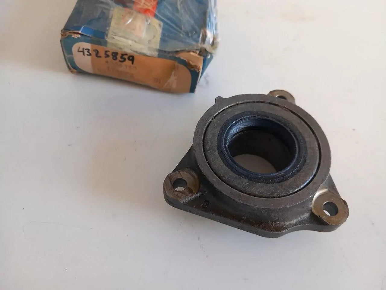 Rear Cover Housing & Seal fits Fiat Uno Fiorino 127 Lancia Y10 4325359 Genuine View Front