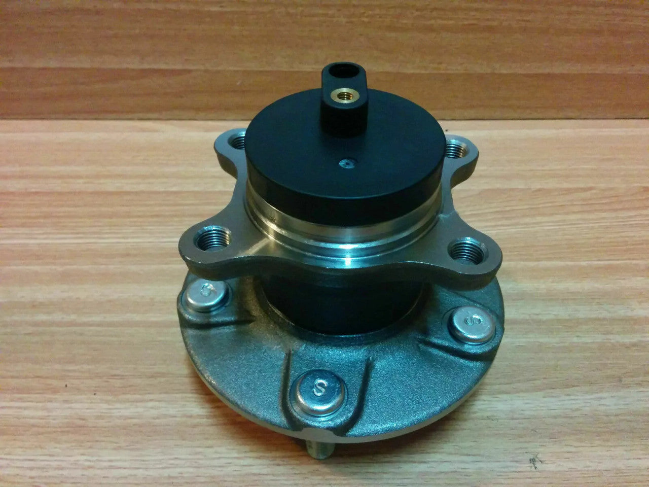 Wheel Bearing Hub Rear fits Suzuki SX4 Fiat Sedici Left Right with + ABS 43402-79J00 View Front