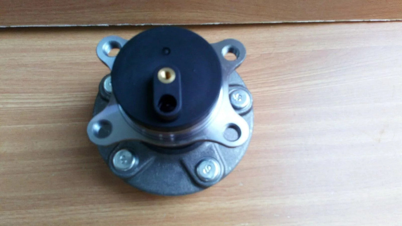 Wheel Bearing Hub Rear fits Suzuki SX4 Fiat Sedici Left Right with + ABS 43402-79J00 View Right
