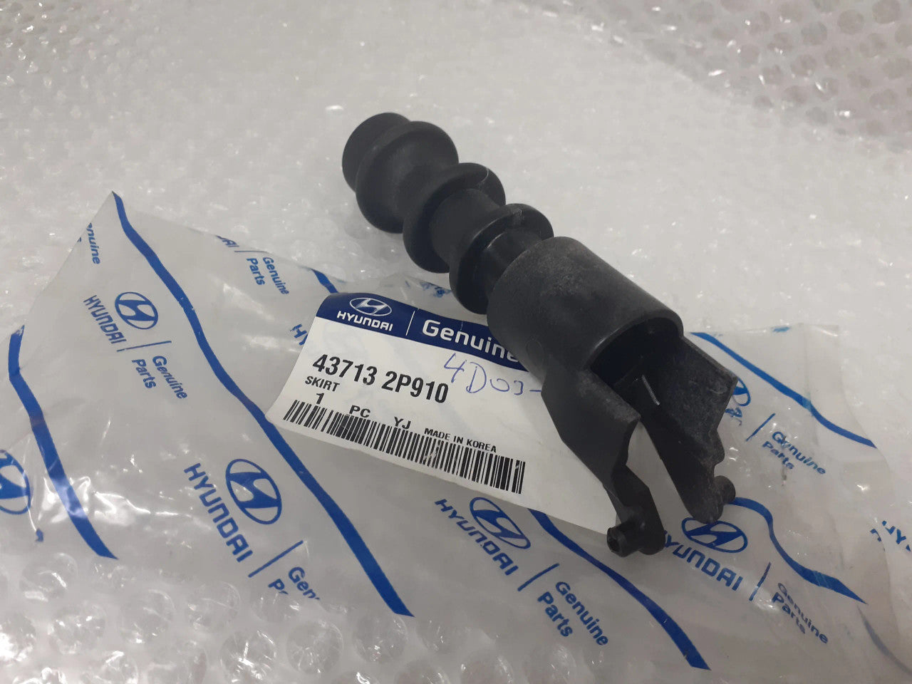 437132P910 Manual Transmission Knob Skirt RHD fits Hyundai Kia 43713-2P910 View Front