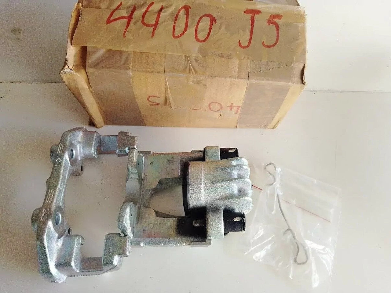 Brake Caliper Front Right fits Peugeot 106 205 306 Citroen Saxo Xsara 4400J5 View Front
