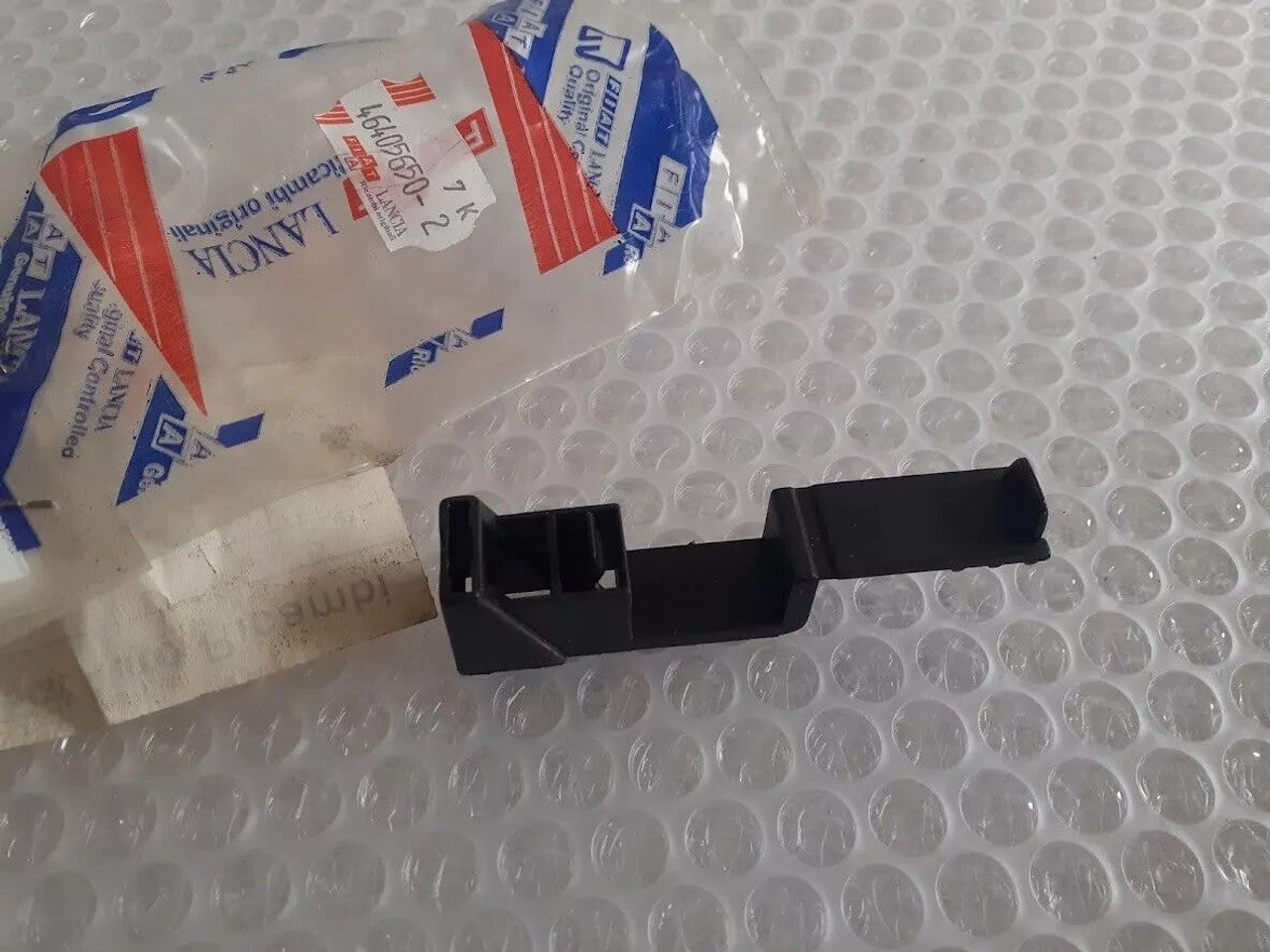 Timing Belt Cover Clip fits Fiat Palio Punto GT Siena 46405650 Genuine View Right