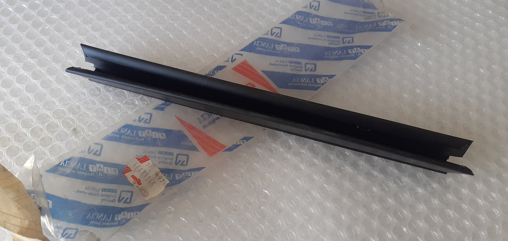 Front Window Seal Gasket fits Fiat Bravo 46421146 Genuine View Rear