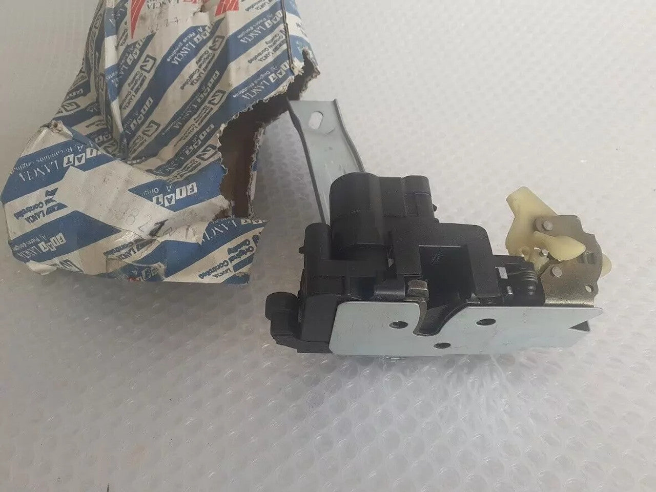 Door Lock Front Right fits Fiat Marea Bravo Brava 46766574 Genuine 46449821 View Front