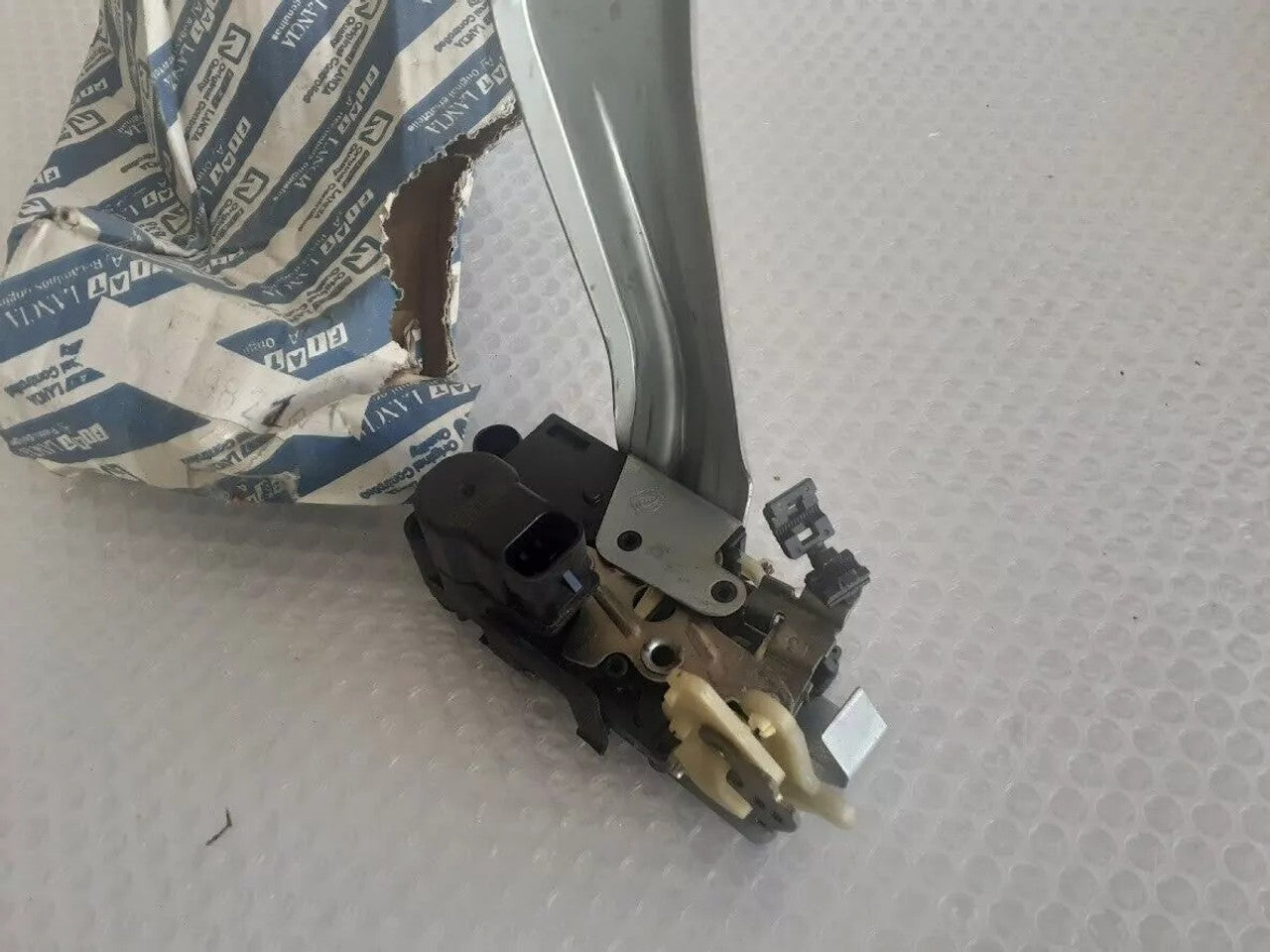 Door Lock Front Right fits Fiat Marea Bravo Brava 46766574 Genuine 46449821 View Right