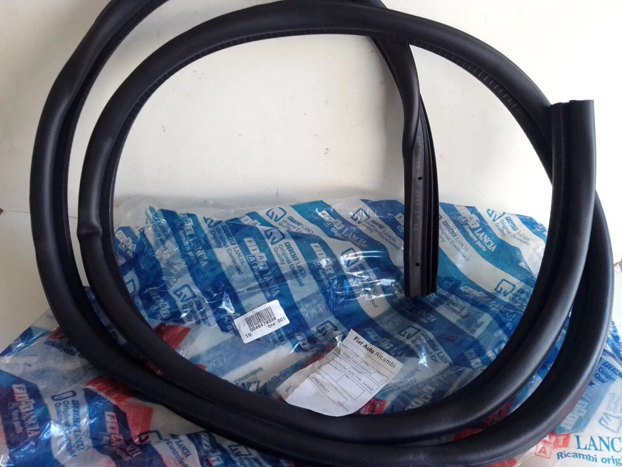Door Seal Rear Left fits Fiat Punto 46479338 Genuine View Front