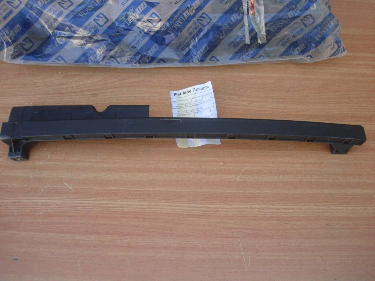 Front Right Window Guide Rear fits Fiat Seicento Elettra 46511410 Genuine View Front