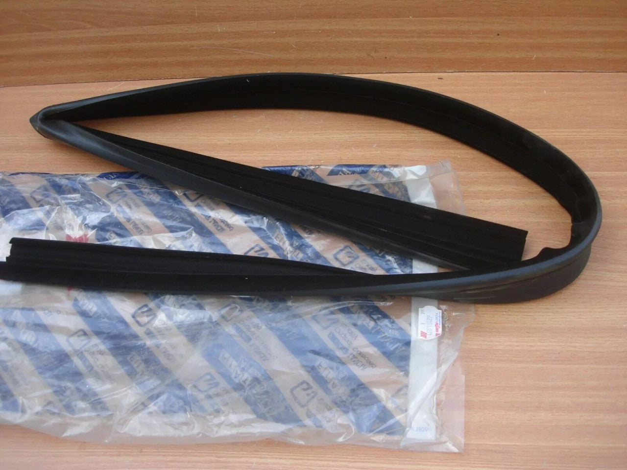 Window Weather Strip Seal Front Left fits Fiat Seicento 46511429 Genuine View Rear
