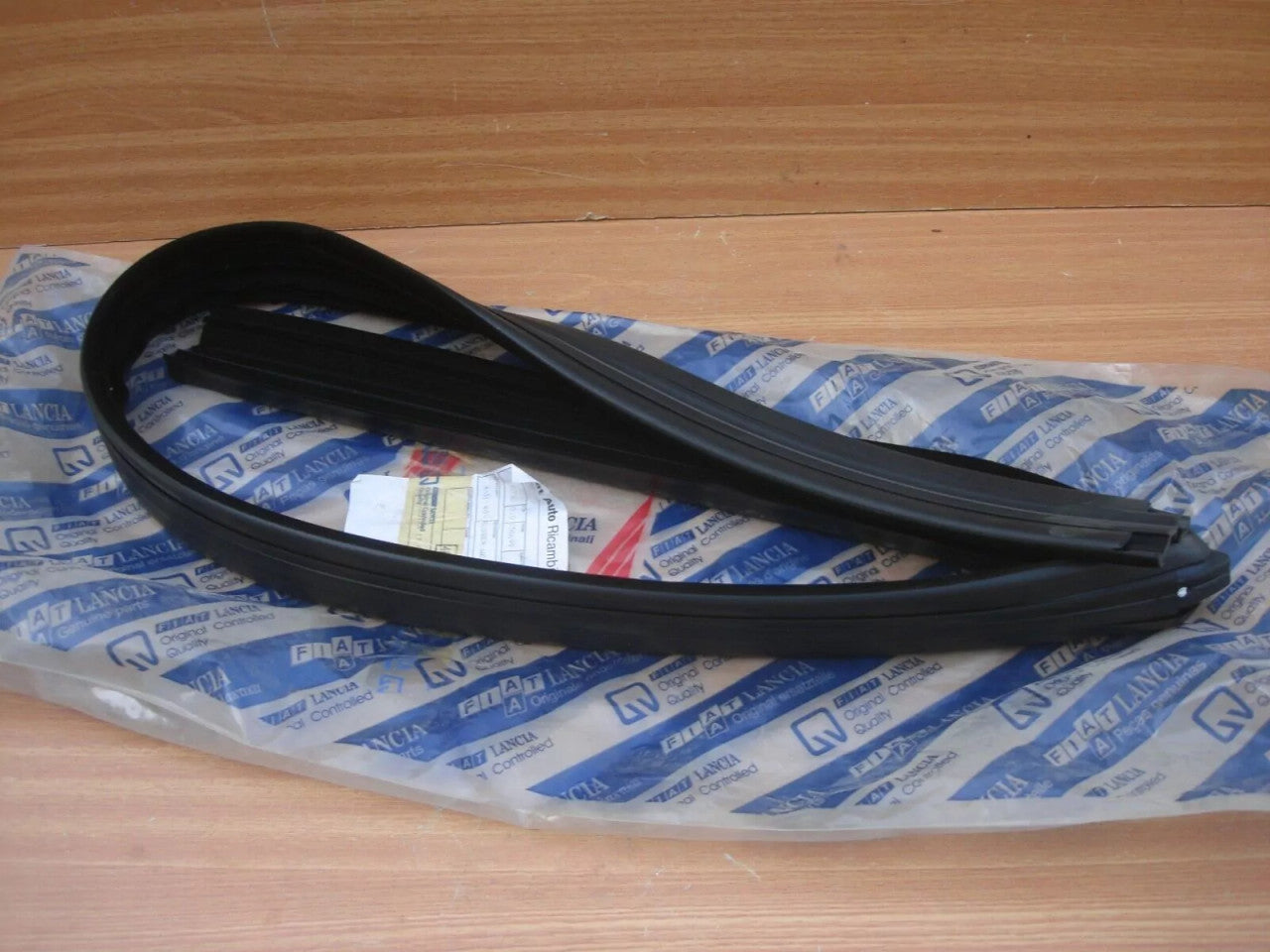 Window Weather Strip Seal Front Left fits Fiat Seicento 46511429 Genuine View Right