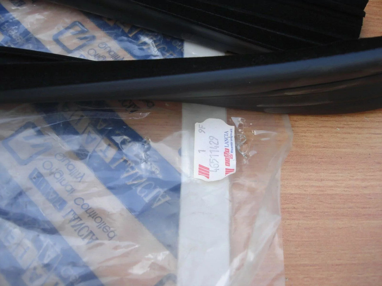 Window Weather Strip Seal Front Left fits Fiat Seicento 46511429 Genuine View Left