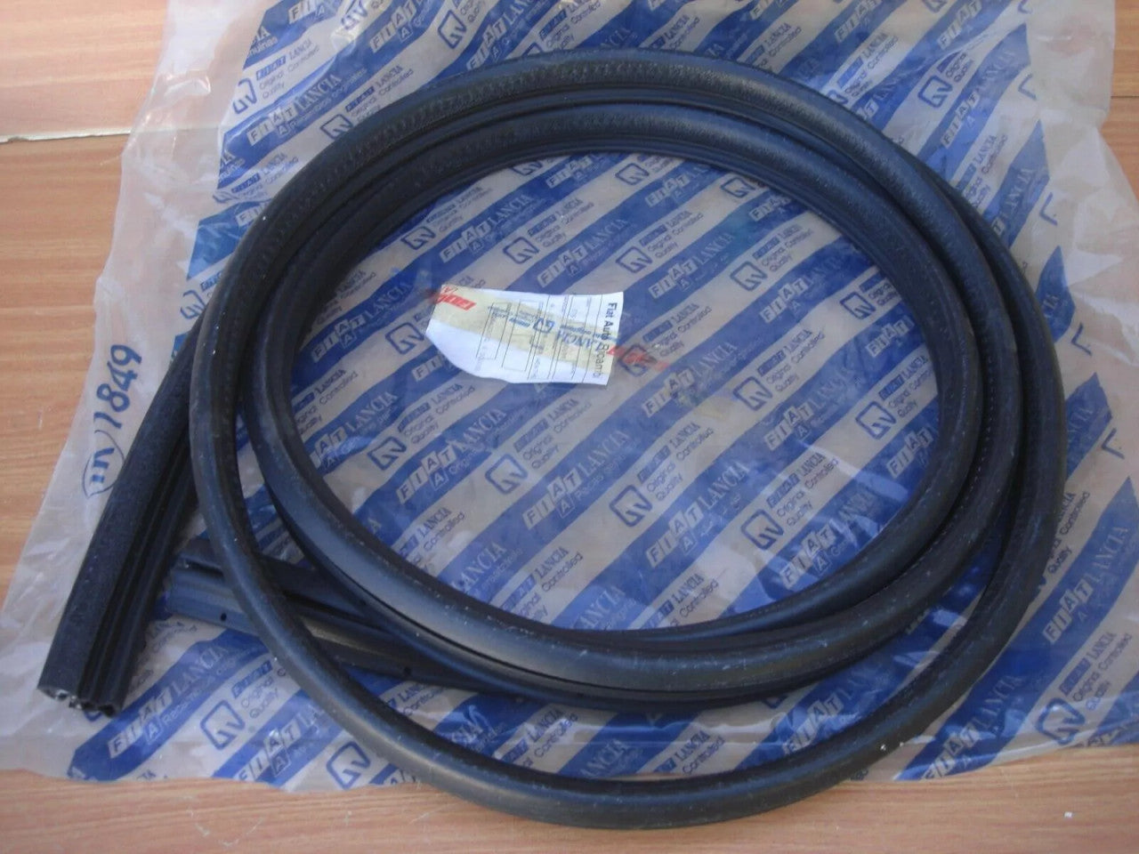 Front Door Seal Weatherstrip fits Fiat Seicento 46512323 Genuine View Front