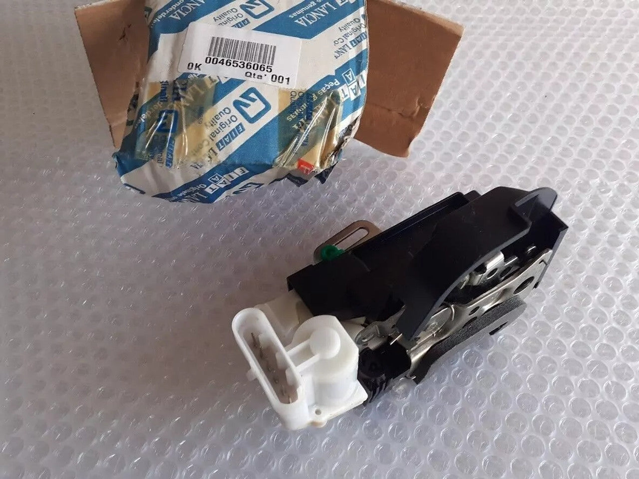 Door Lock Front Right fits Fiat Punto 46536065 Genuine View Front