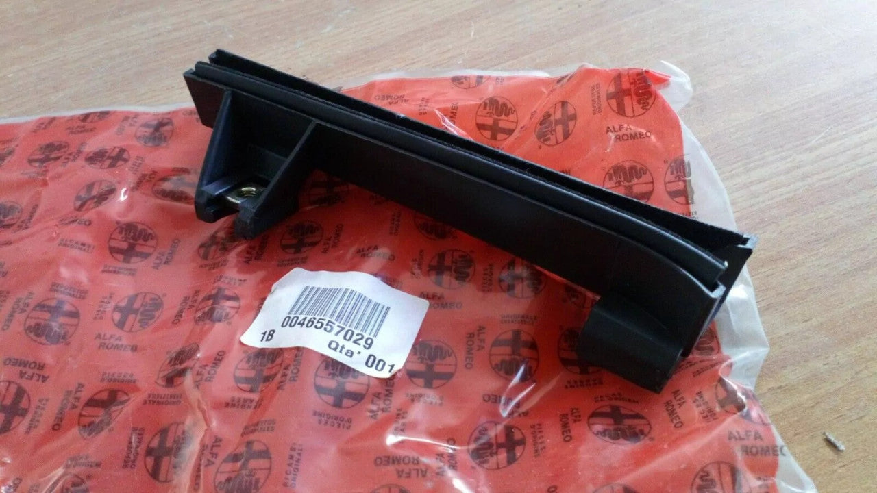 Rear Door Window Guide Front Left fits Alfa Romeo 147 46557029 Genuine View Front