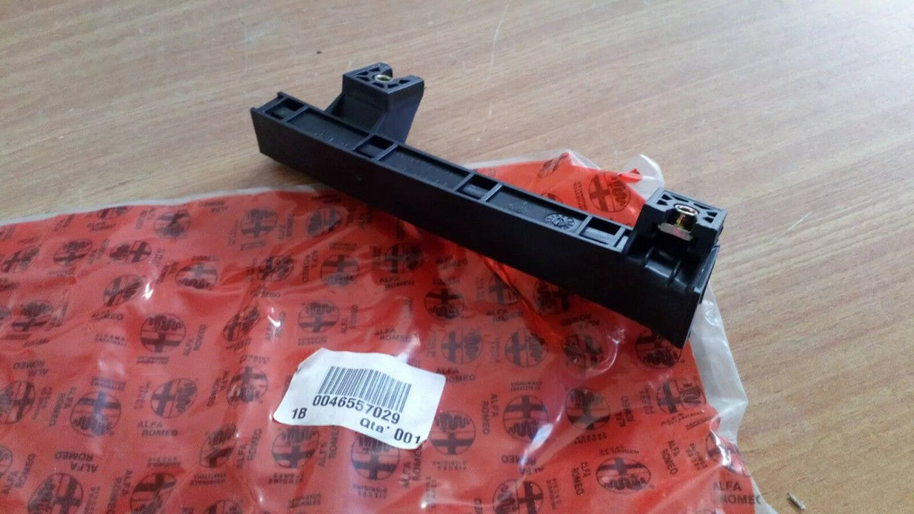 Rear Door Window Guide Front Left fits Alfa Romeo 147 46557029 Genuine View Rear