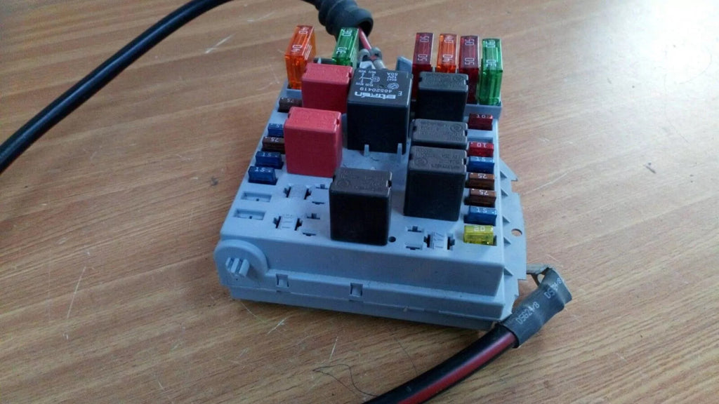 Fuse Box fits Alfa Romeo 147 GT 46558759 Genuine View Right