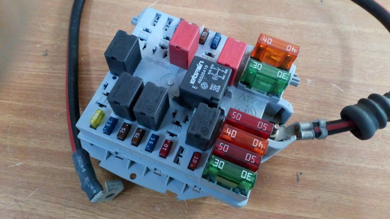 Fuse Box fits Alfa Romeo 147 GT 46558759 Genuine View Left