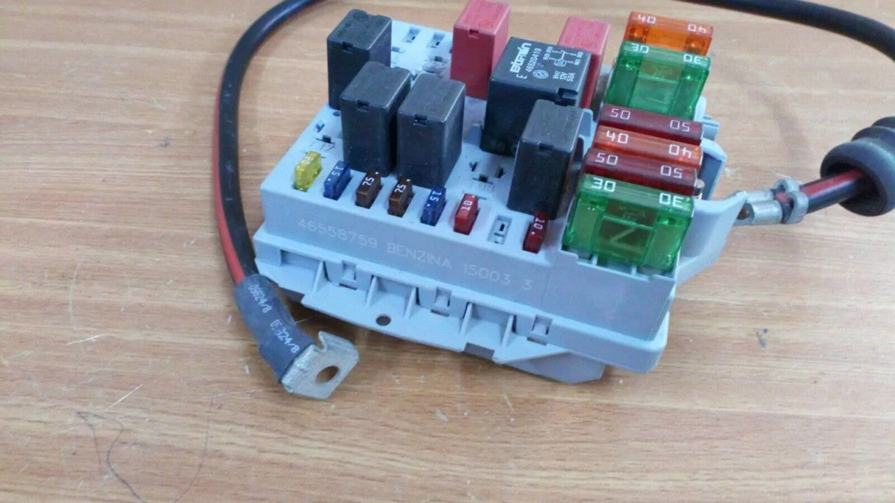 Fuse Box fits Alfa Romeo 147 GT 46558759 Genuine View Upper