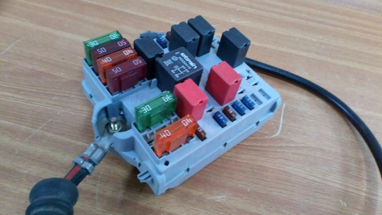 Fuse Box fits Alfa Romeo 147 GT 46558759 Genuine View Lower