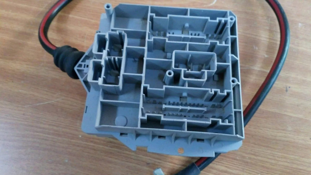 Fuse Box fits Alfa Romeo 147 GT 46558759 Genuine View Close Up Rear