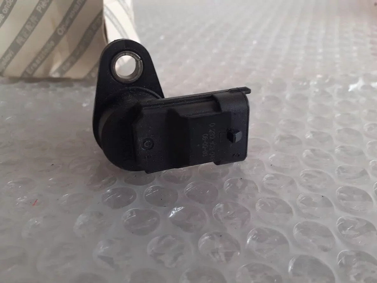 Camshaft Position Sensor fits Fiat Lancia Alfa Romeo 46798368 Genuine View Right