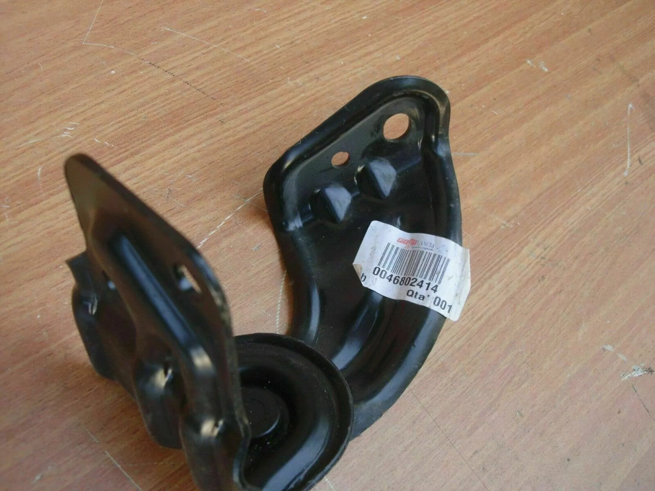 Rear Seat Hinge Left fits Fiat Stilo 2C 2V 46802414 Genuine View Front