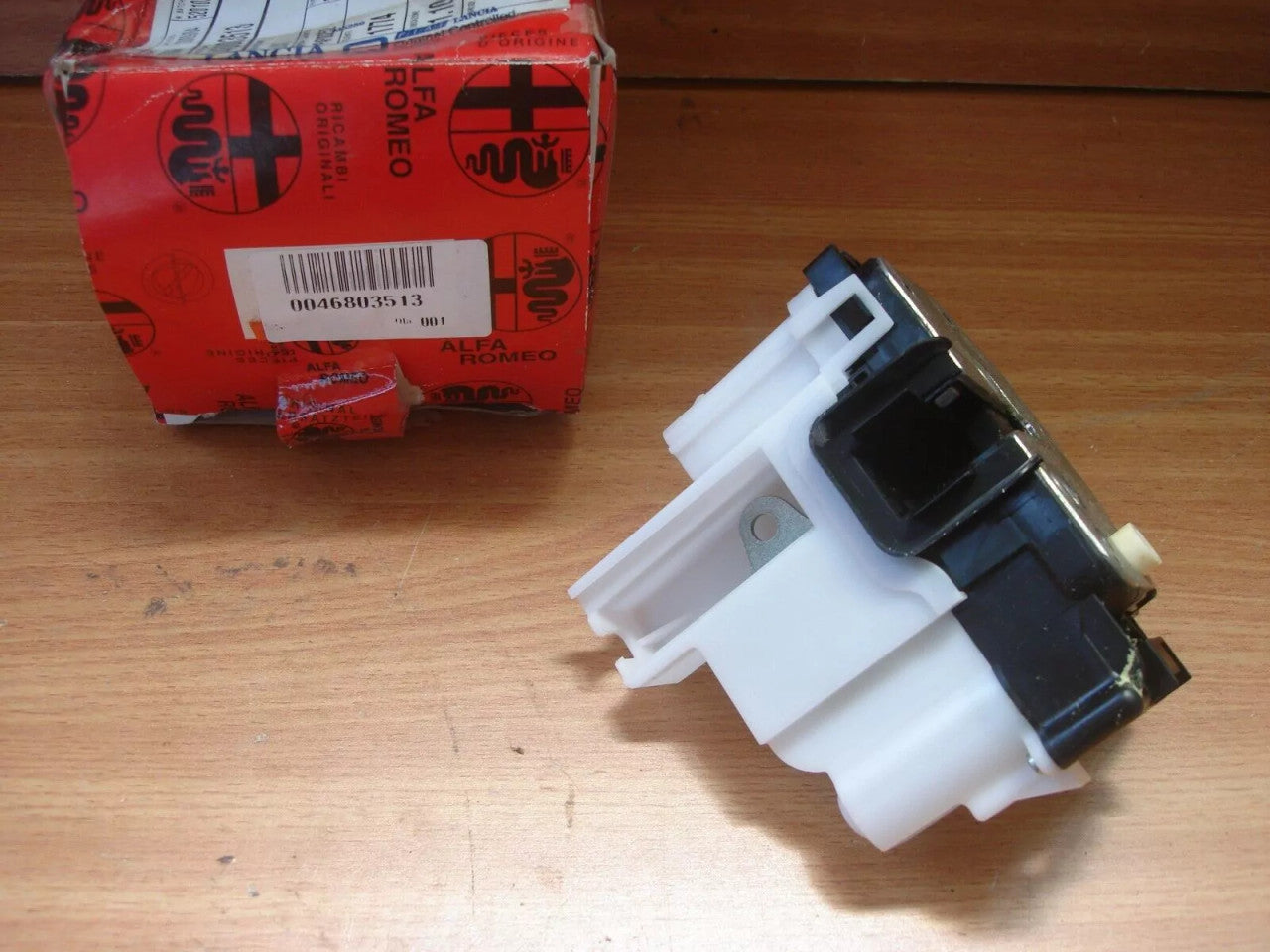 Door Lock Rear Right fits Fiat Panda 46803513 Genuine View Right