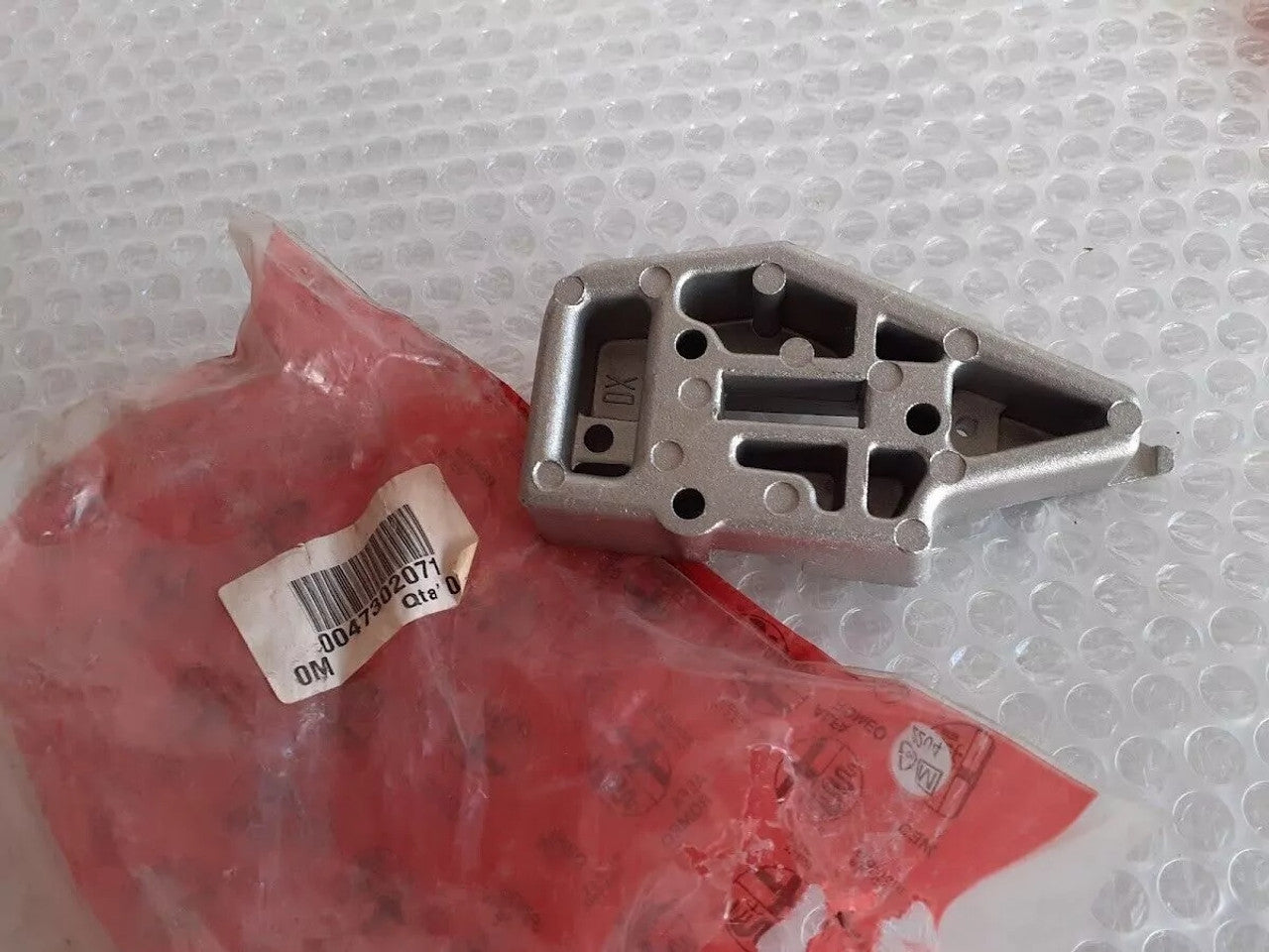 Front Seat Bracket Arm Rest RHD fits Alfa Romeo 156 47302071 Genuine View Front