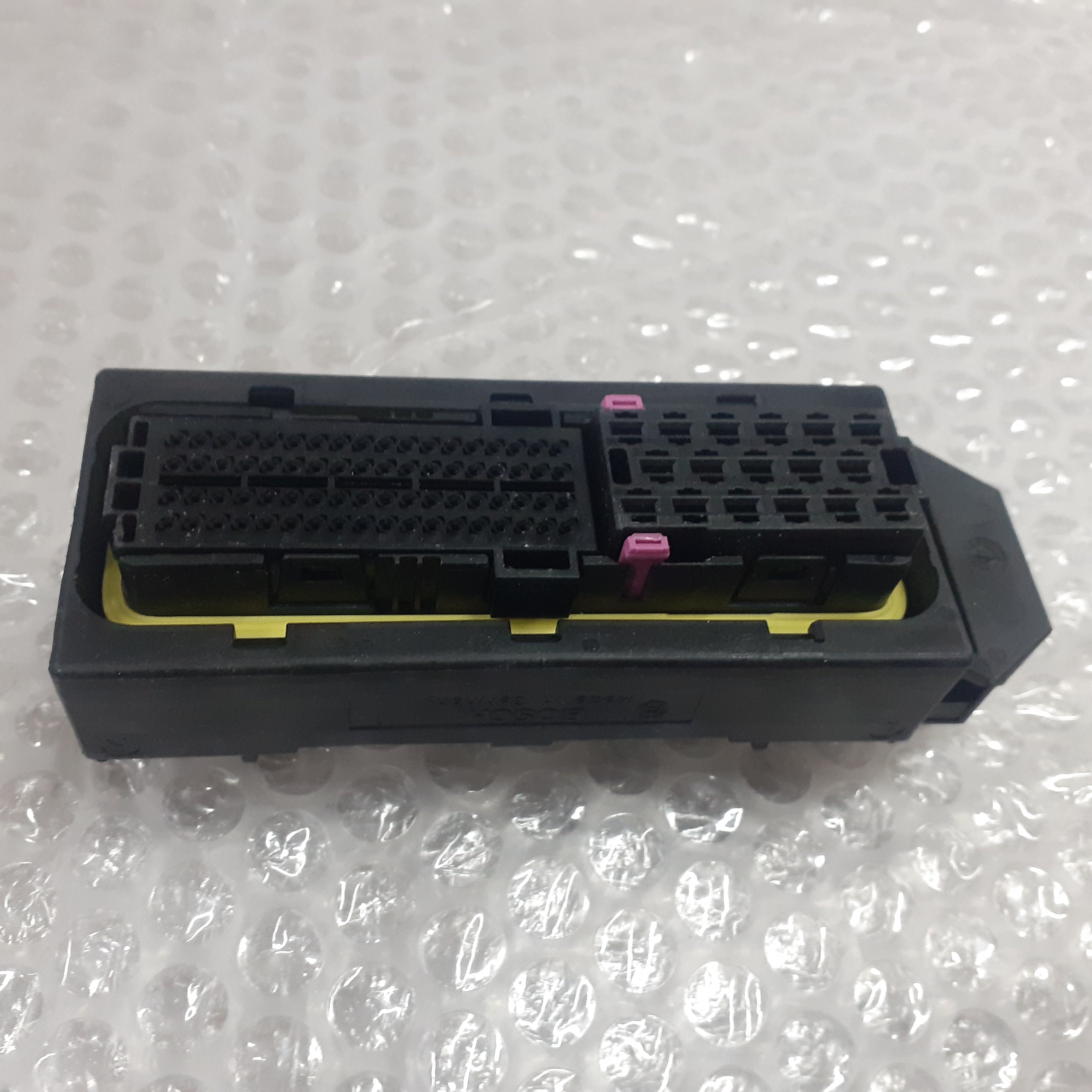 Wire Connector Housing fits Iveco Stralis New Holland DAF MAN 500382735 Genuine View Rear
