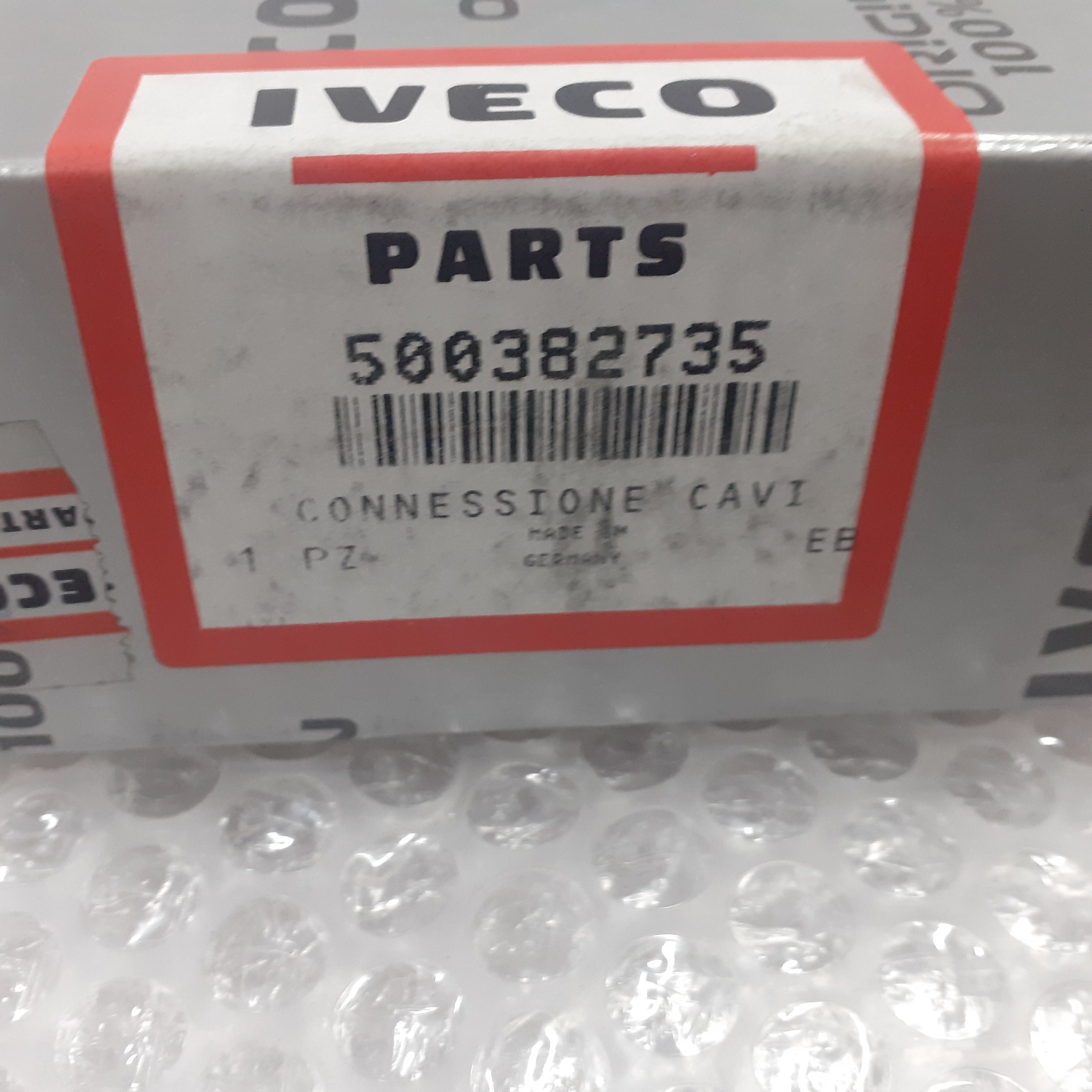Wire Connector Housing fits Iveco Stralis New Holland DAF MAN 500382735 Genuine View Box