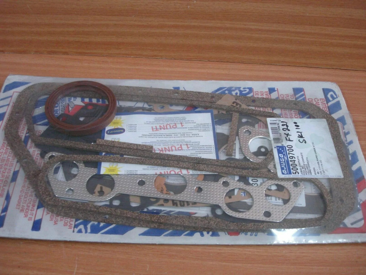 Full Set Gaskets kit fits Skoda Rapid 1000 1100 MB 105 110 120G 130G 135G 50049700 View Front