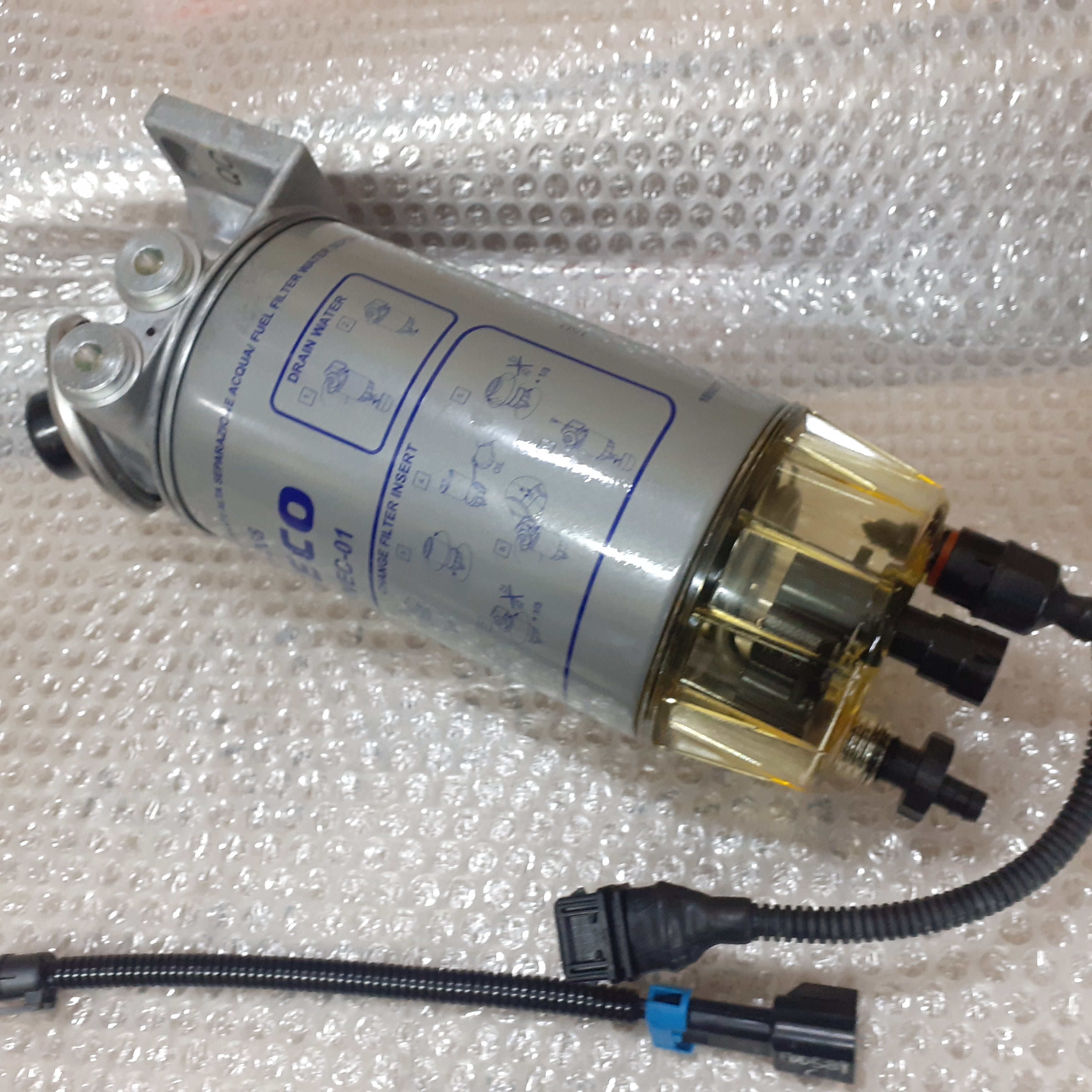 Fuel Filter Assembly Fuel Water Separator fits Iveco Eurocargo 504101412 Genuine View Right