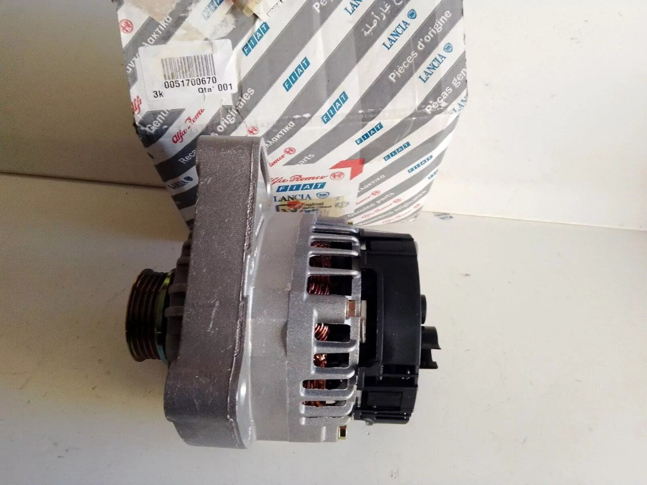 Alternator fits Fiat Palio Siena Doblo Lancia Y 51700670 Genuine View Front