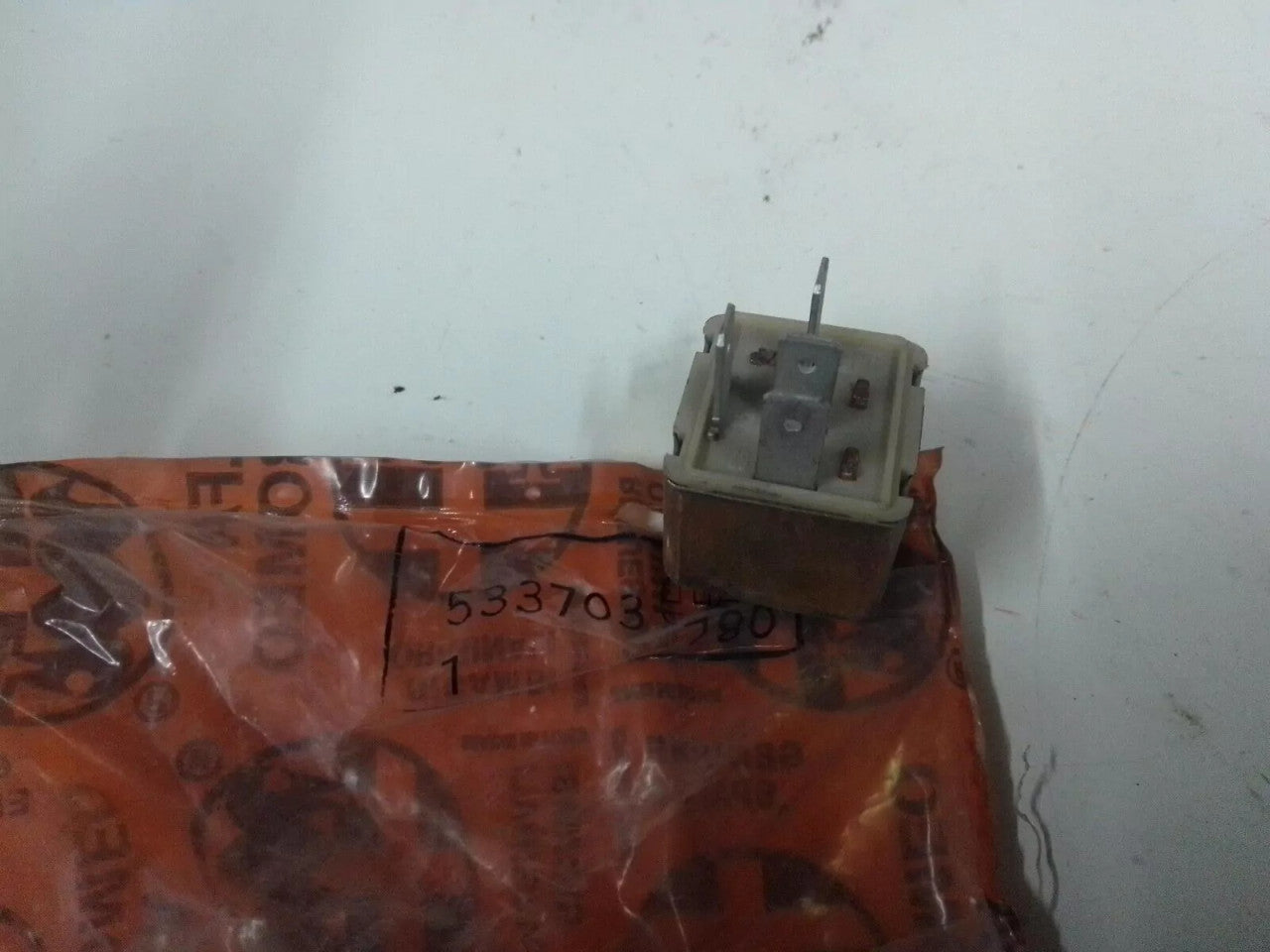 Relay fits Fiat Lancia Alfa Romeo 533703 Genuine View Front
